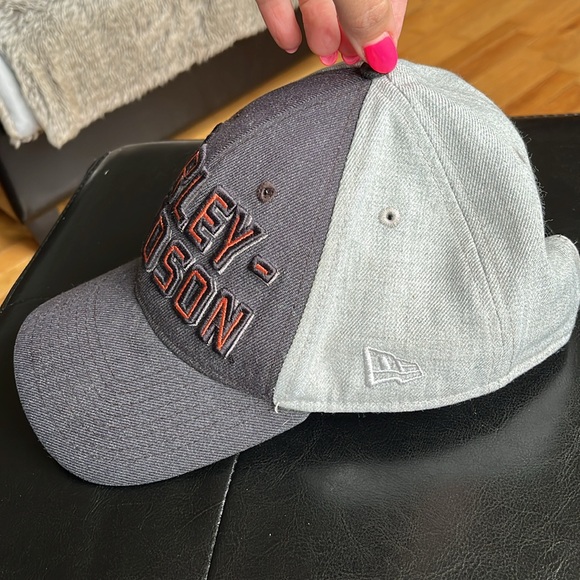NEW ERA HARLEY-DAVIDSON snap back hat. GUC. 2-toned grey and orange. One size. - Picture 2 of 8